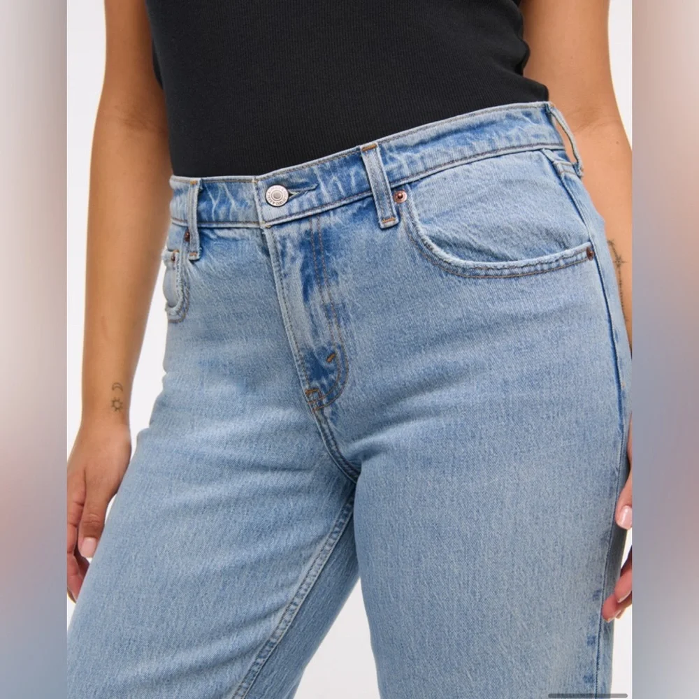 NWOT Mid Rise 90s Straight - Picture 2 of 6